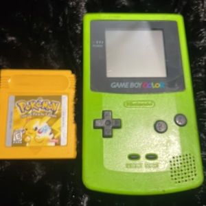 GAME BOY COLOR (Nintendo) (won’t Pokémon special Pikachu edition game)